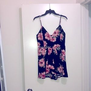 I’m selling this romper I got from goodwill. I haven’t worn it at all.